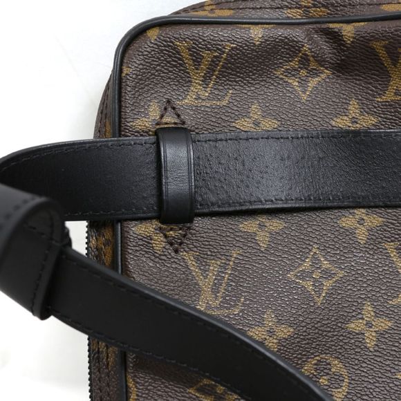 Louis Vuitton Utility Side Bag Monogram Brown Body - Picture 4 of 5